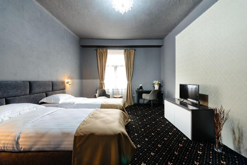 Palace Bulevard image