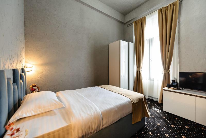 Palace Bulevard image