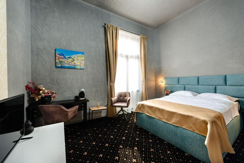 Palace Bulevard image