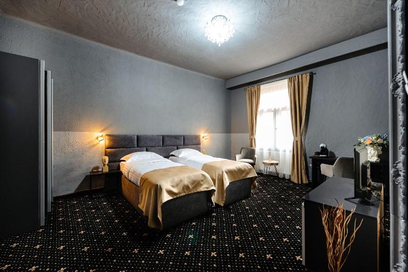 Palace Bulevard image