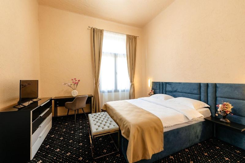 Palace Bulevard image