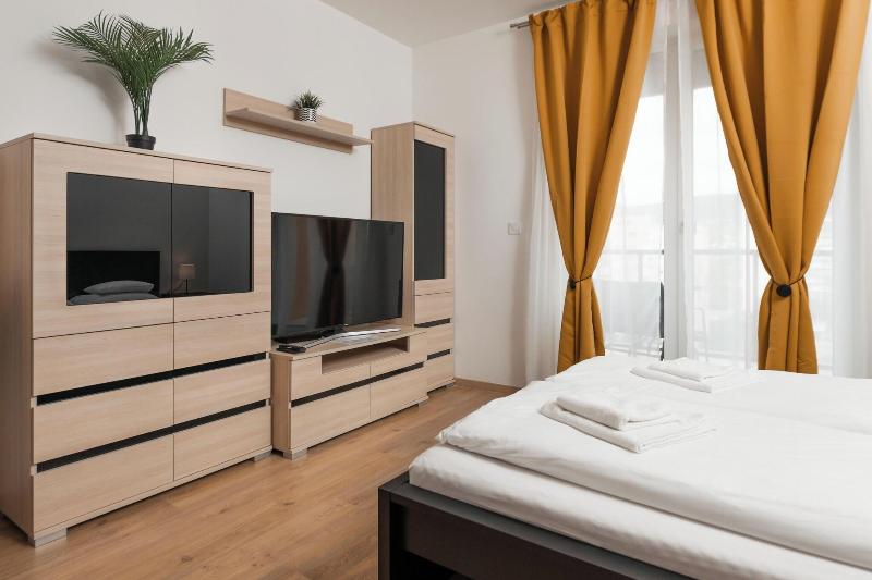 Waterfront City Apartments By Urbanrent image