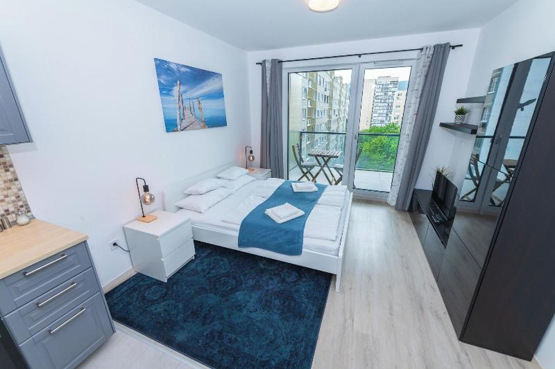 Waterfront City Apartments By Urbanrent image