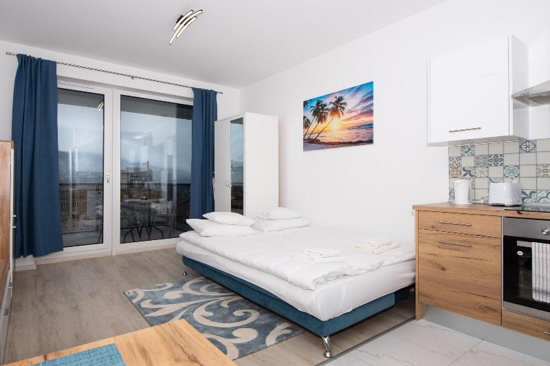 Waterfront City Apartments By Urbanrent image