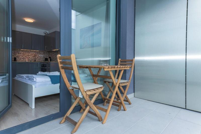 Waterfront City Apartments By Urbanrent image