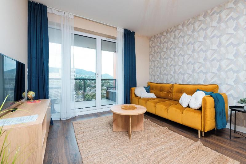 Waterfront City Apartments By Urbanrent image