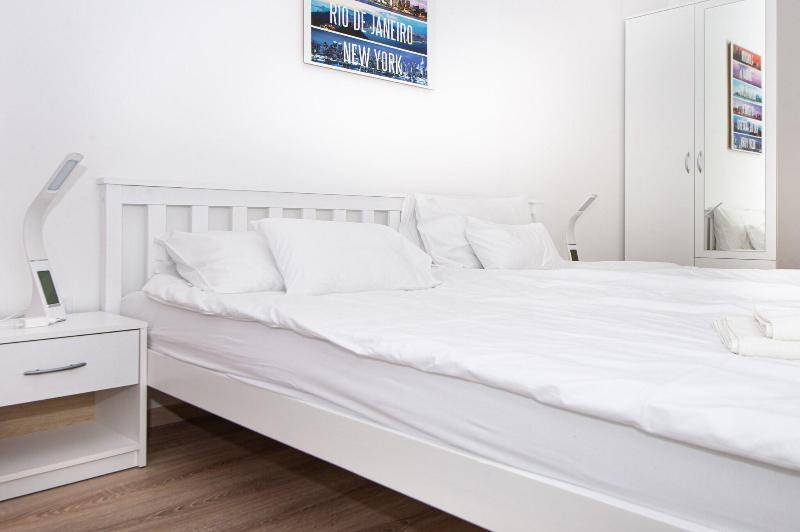 Waterfront City Apartments By Urbanrent image
