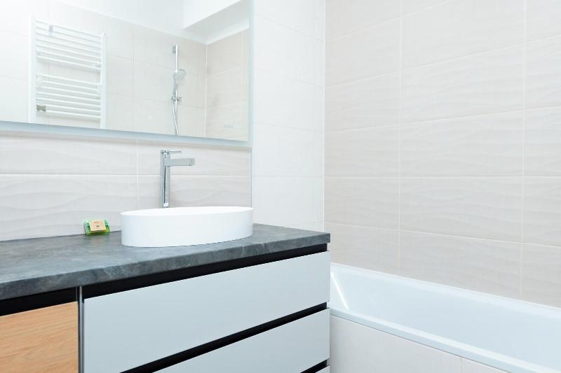 Waterfront City Apartments By Urbanrent image