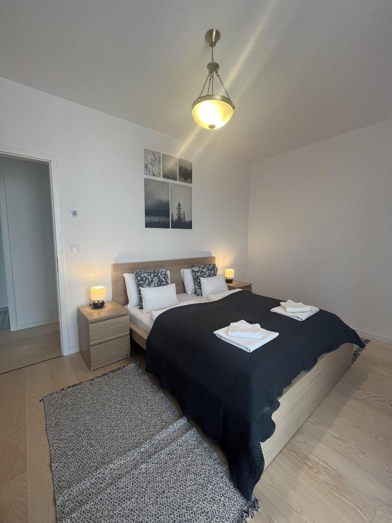 Waterfront City Apartments By Urbanrent image