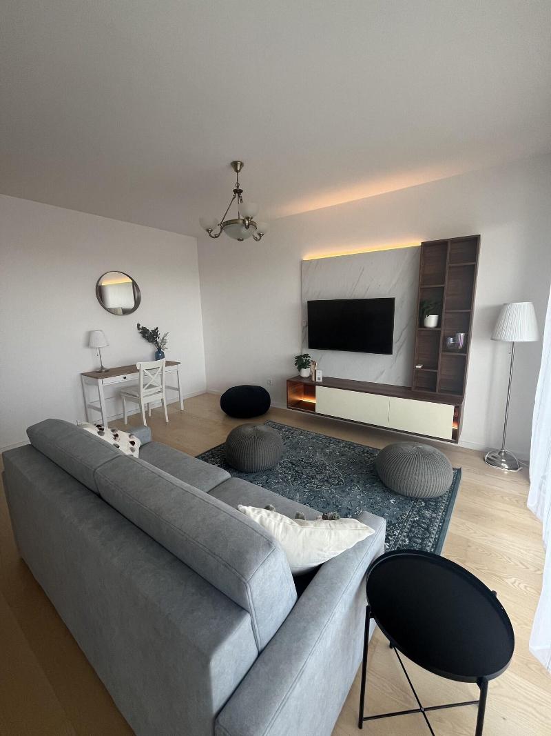 Waterfront City Apartments By Urbanrent image