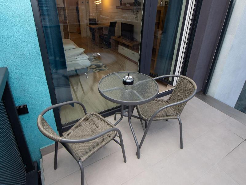 Waterfront City Apartments By Urbanrent image