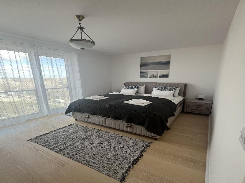 Waterfront City Apartments By Urbanrent image