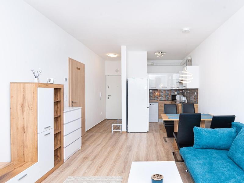 Waterfront City Apartments By Urbanrent image