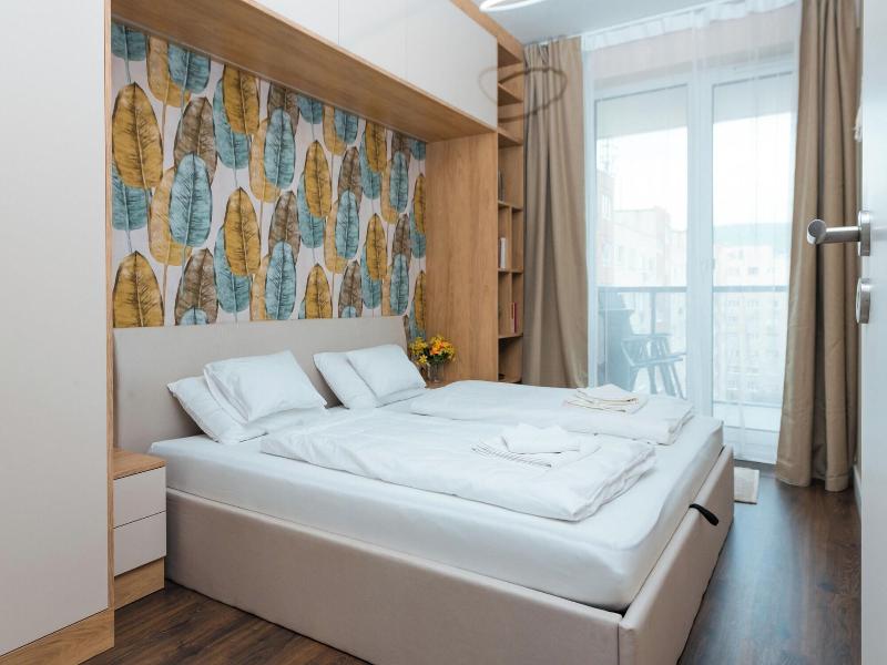 Waterfront City Apartments By Urbanrent image