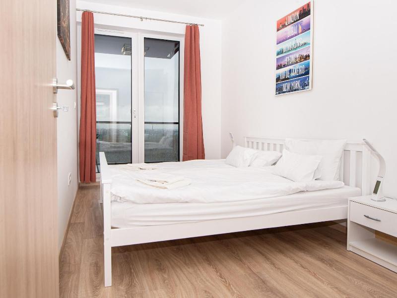 Waterfront City Apartments By Urbanrent image