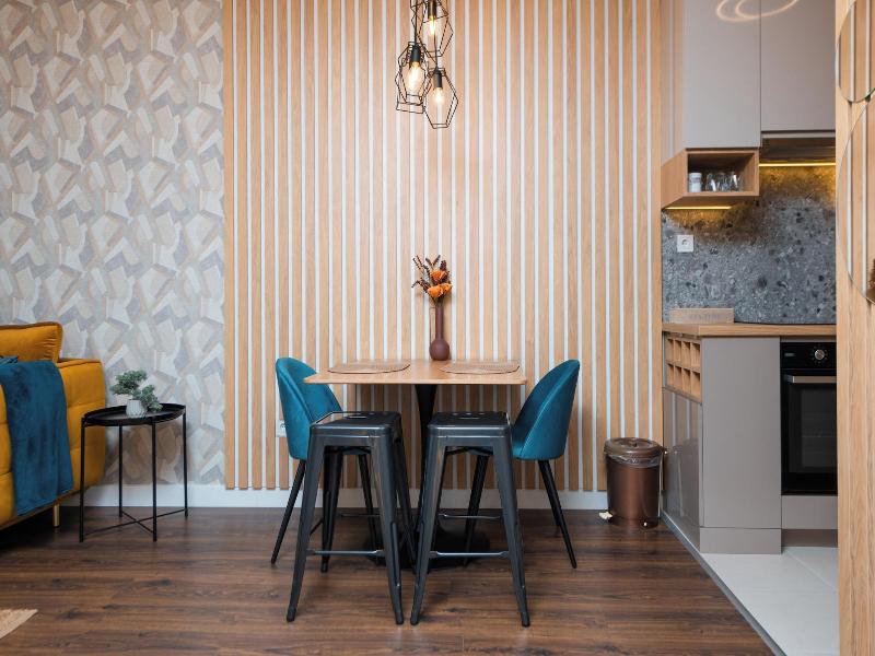 Waterfront City Apartments By Urbanrent image