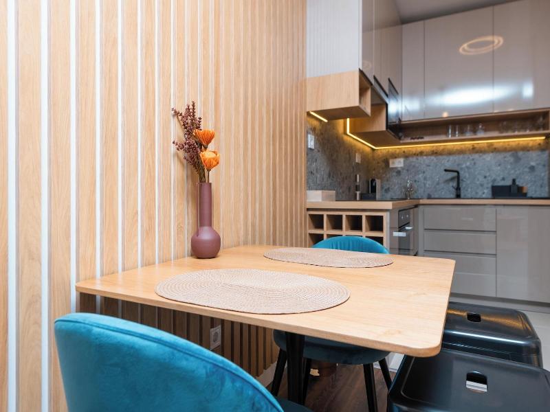 Waterfront City Apartments By Urbanrent image