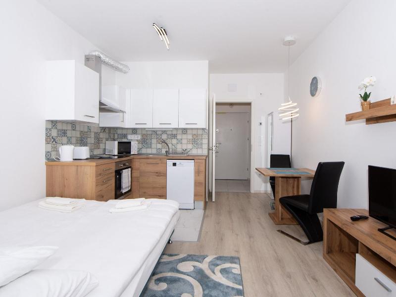 Waterfront City Apartments By Urbanrent image