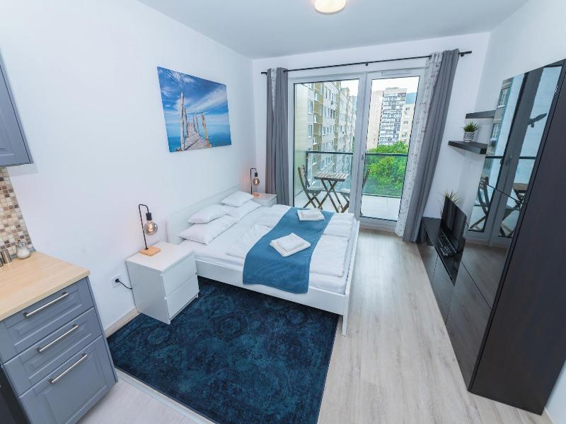 Waterfront City Apartments By Urbanrent image