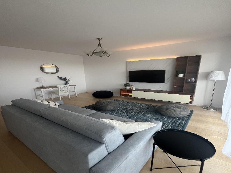 Waterfront City Apartments By Urbanrent image