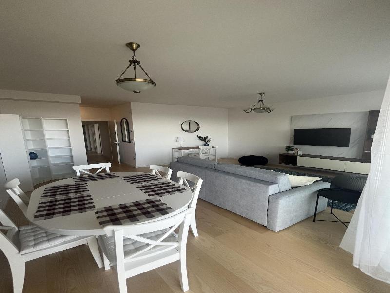 Waterfront City Apartments By Urbanrent image