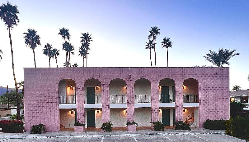 Palm Desert Suites image