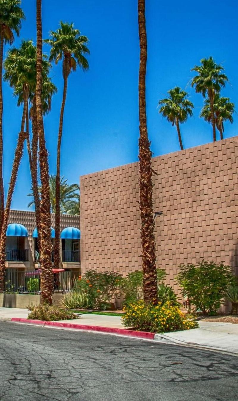 Palm Desert Suites image