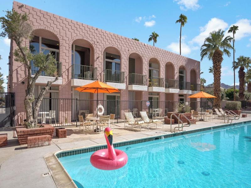 Palm Desert Suites image