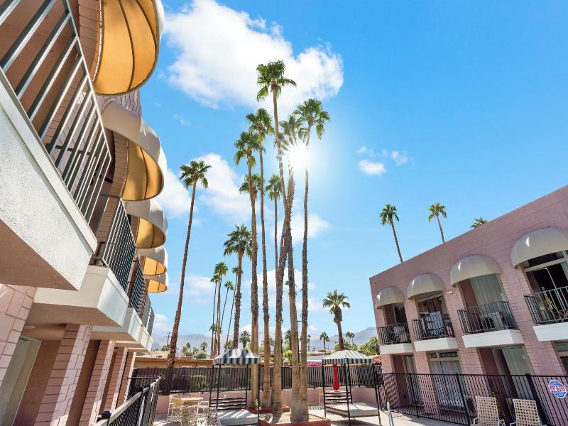 Palm Desert Suites image