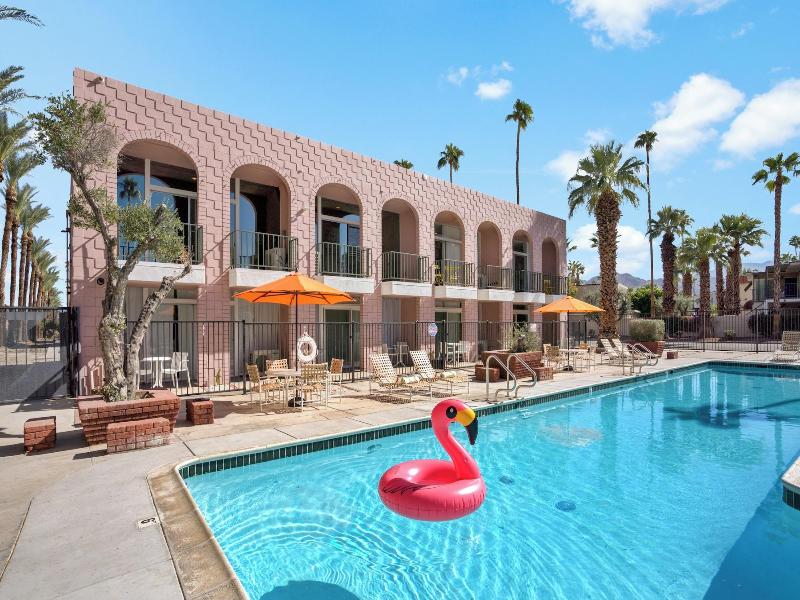 Palm Desert Suites image