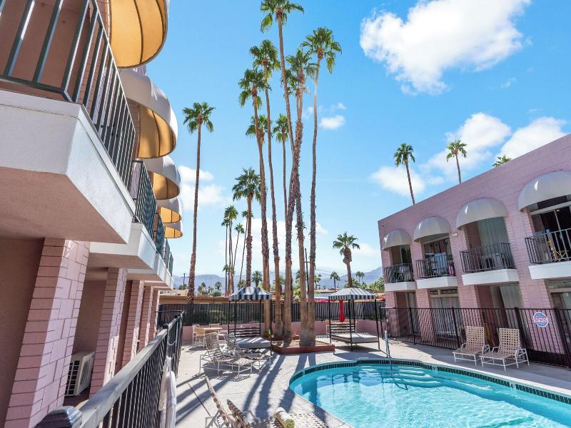 Palm Desert Suites image
