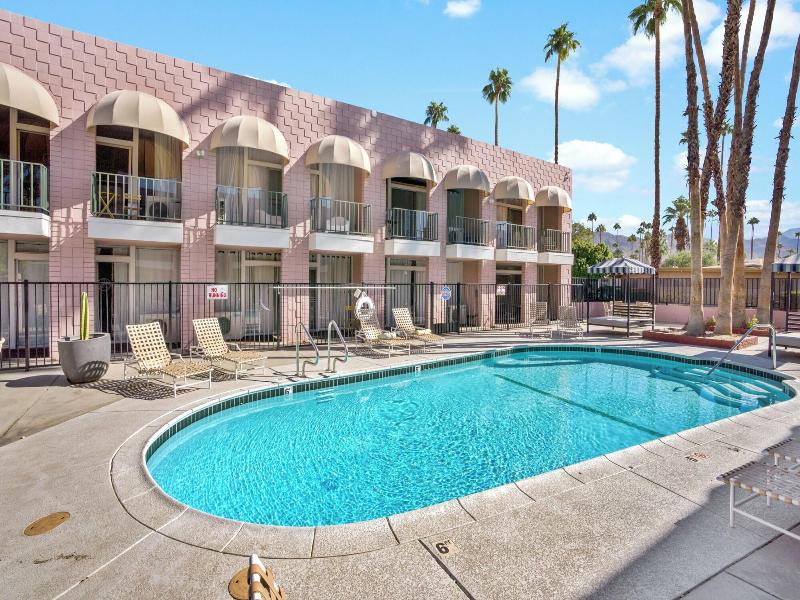 Palm Desert Suites image