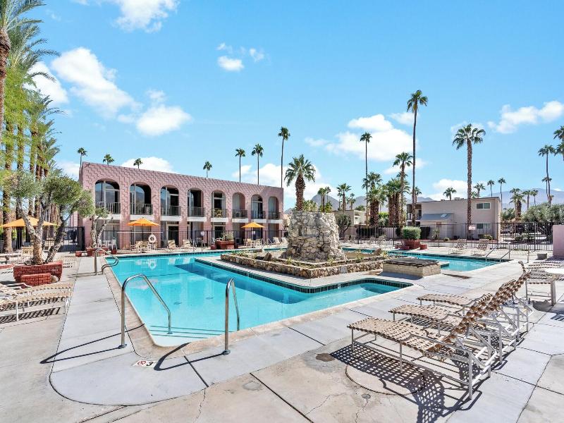 Palm Desert Suites image