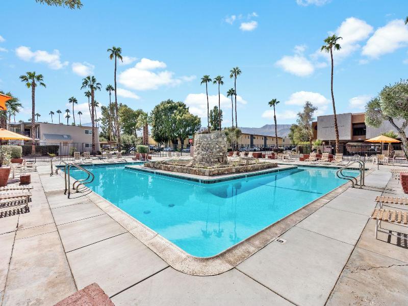 Palm Desert Suites image