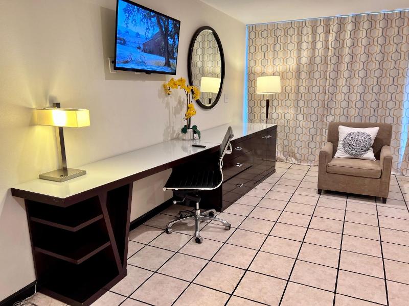 Palm Desert Suites image