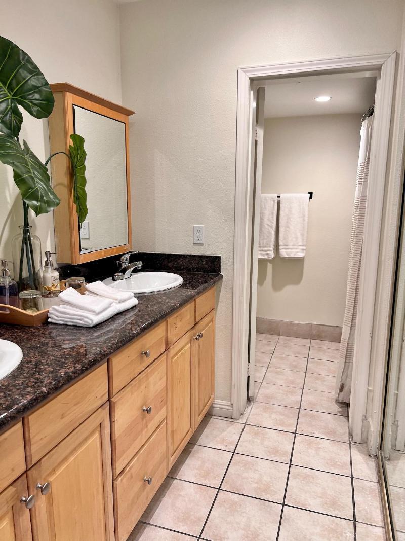 Palm Desert Suites image