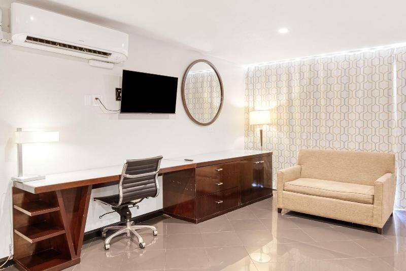 Palm Desert Suites image