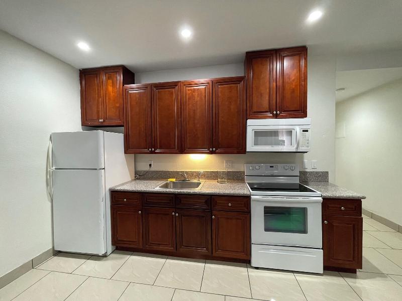 Palm Desert Suites image