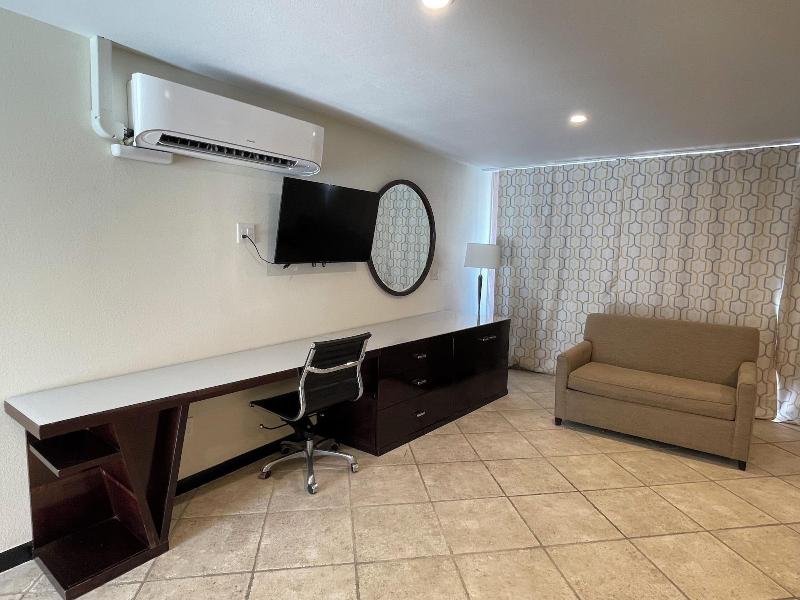 Palm Desert Suites image