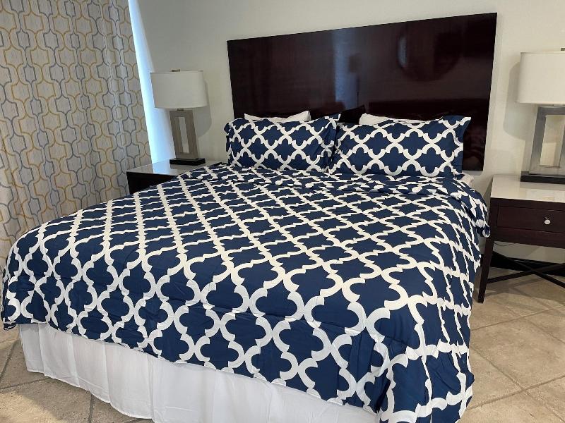 Palm Desert Suites image
