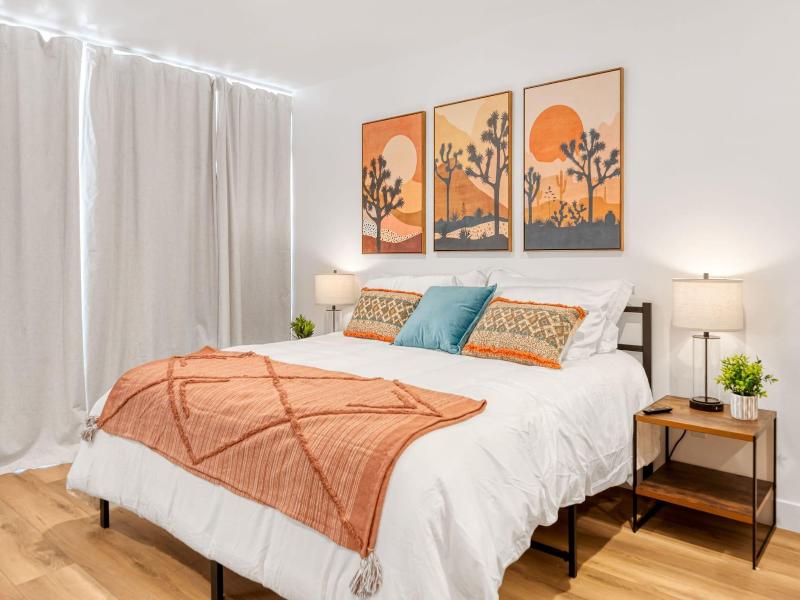 Palm Desert Suites image
