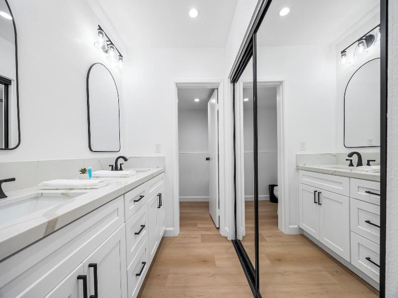 Palm Desert Suites image