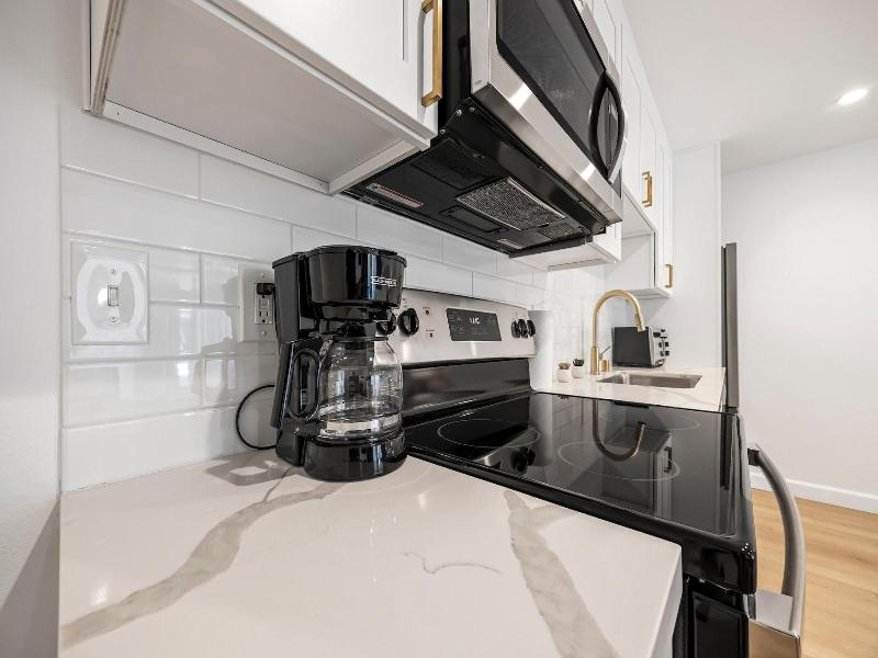 Palm Desert Suites image