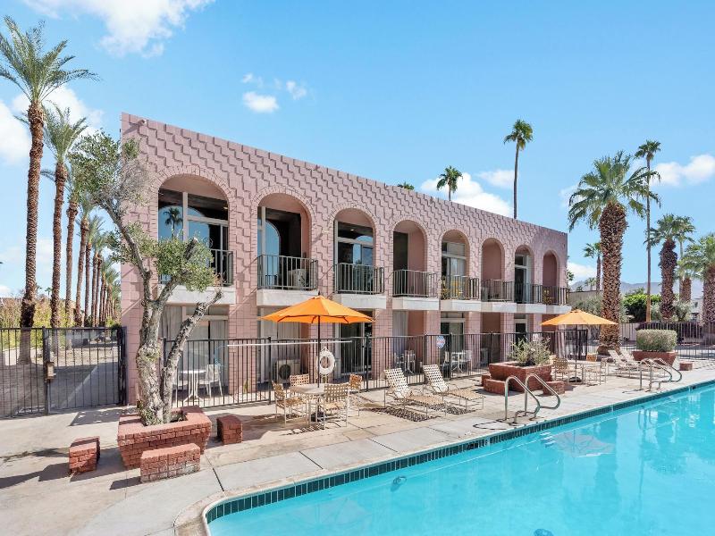 Palm Desert Suites image
