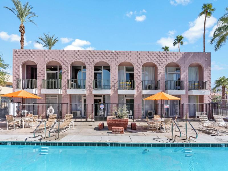 Palm Desert Suites image