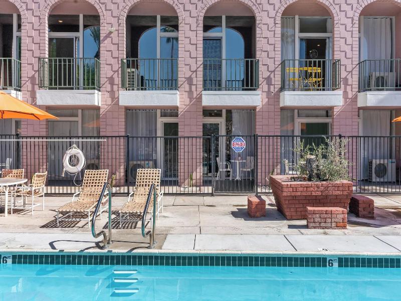 Palm Desert Suites image