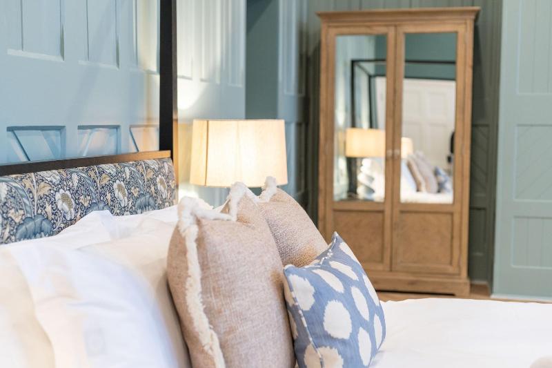 Old Abbey House Hotel image