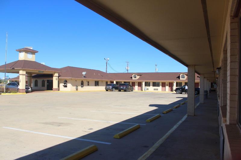 Cotulla Executive Inn