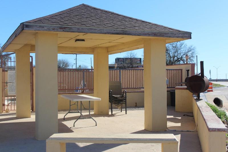 Cotulla Executive Inn