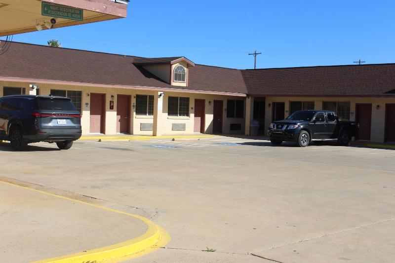 Cotulla Executive Inn